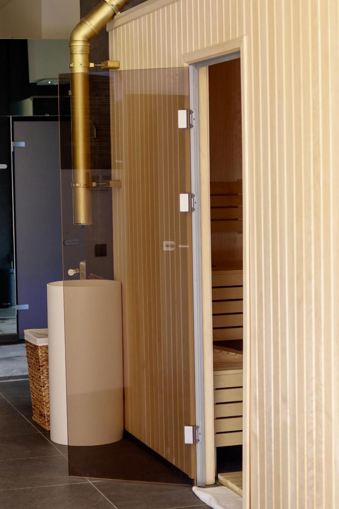 Swissotel SJJ Buitenkant foto A modern Finnish sauna