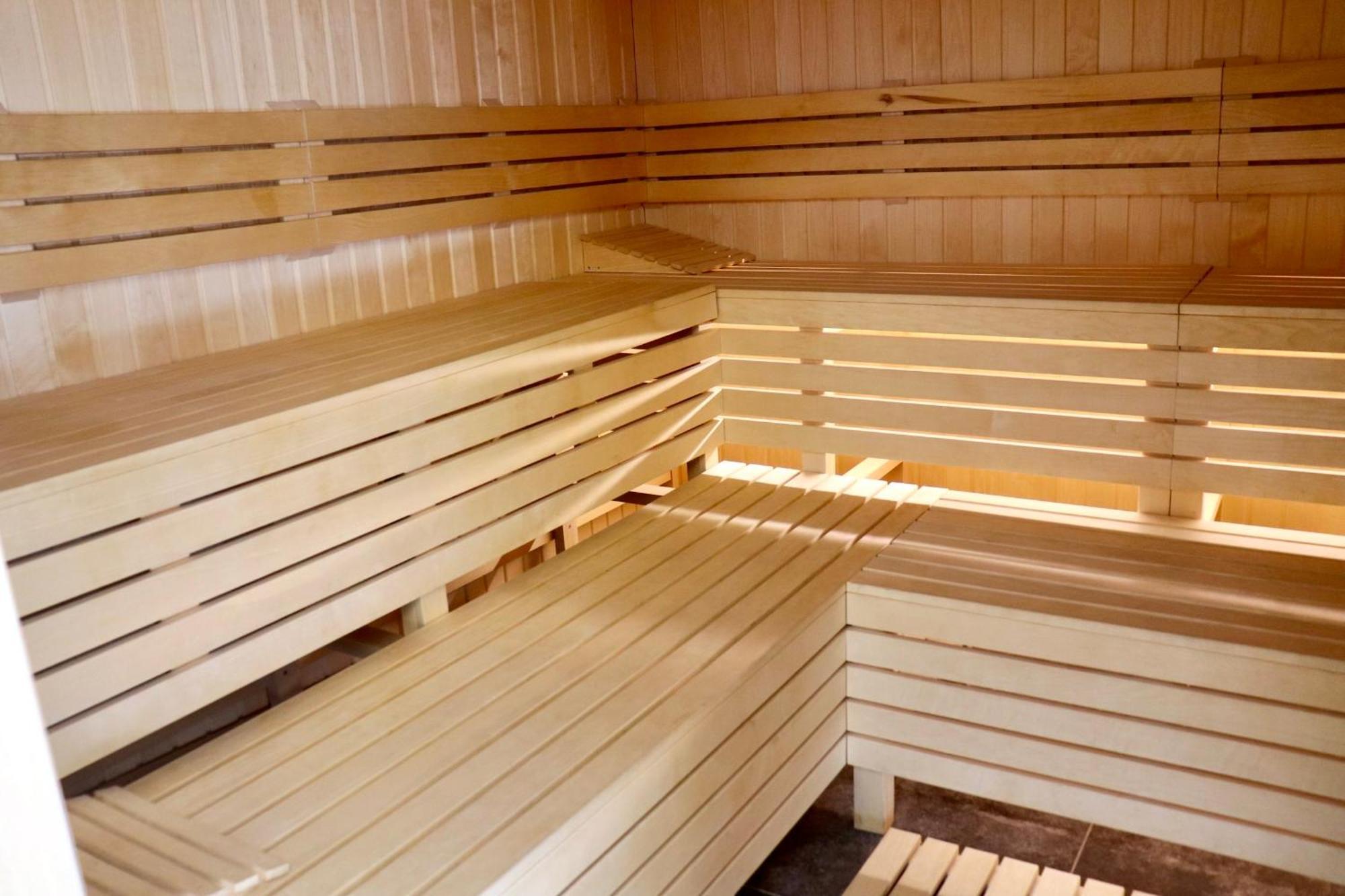 Swissotel SJJ Buitenkant foto Sauna interior