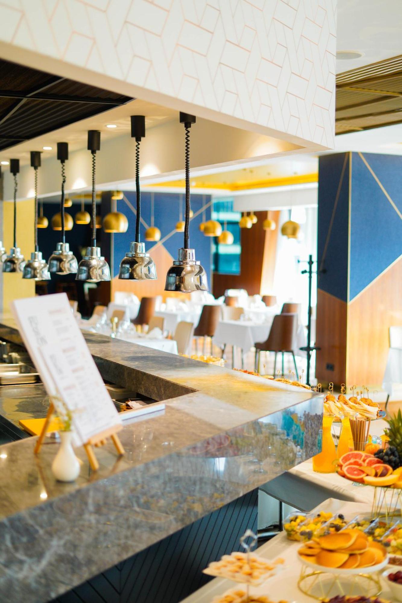 Swissotel SJJ Buitenkant foto The bar at the hotel