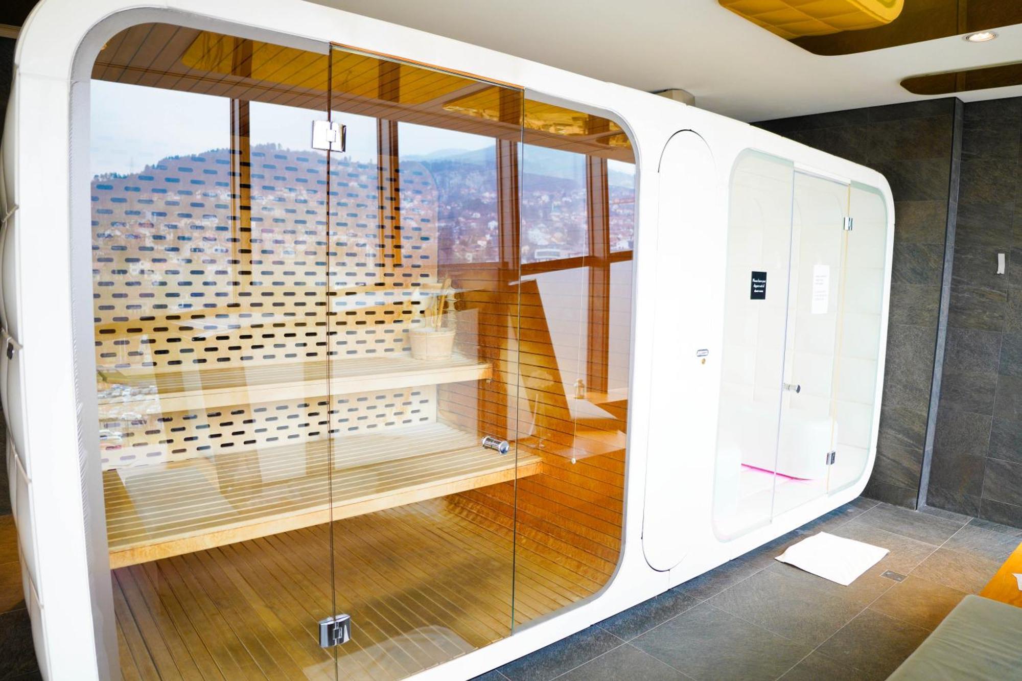 Swissotel SJJ Buitenkant foto A shower cabin