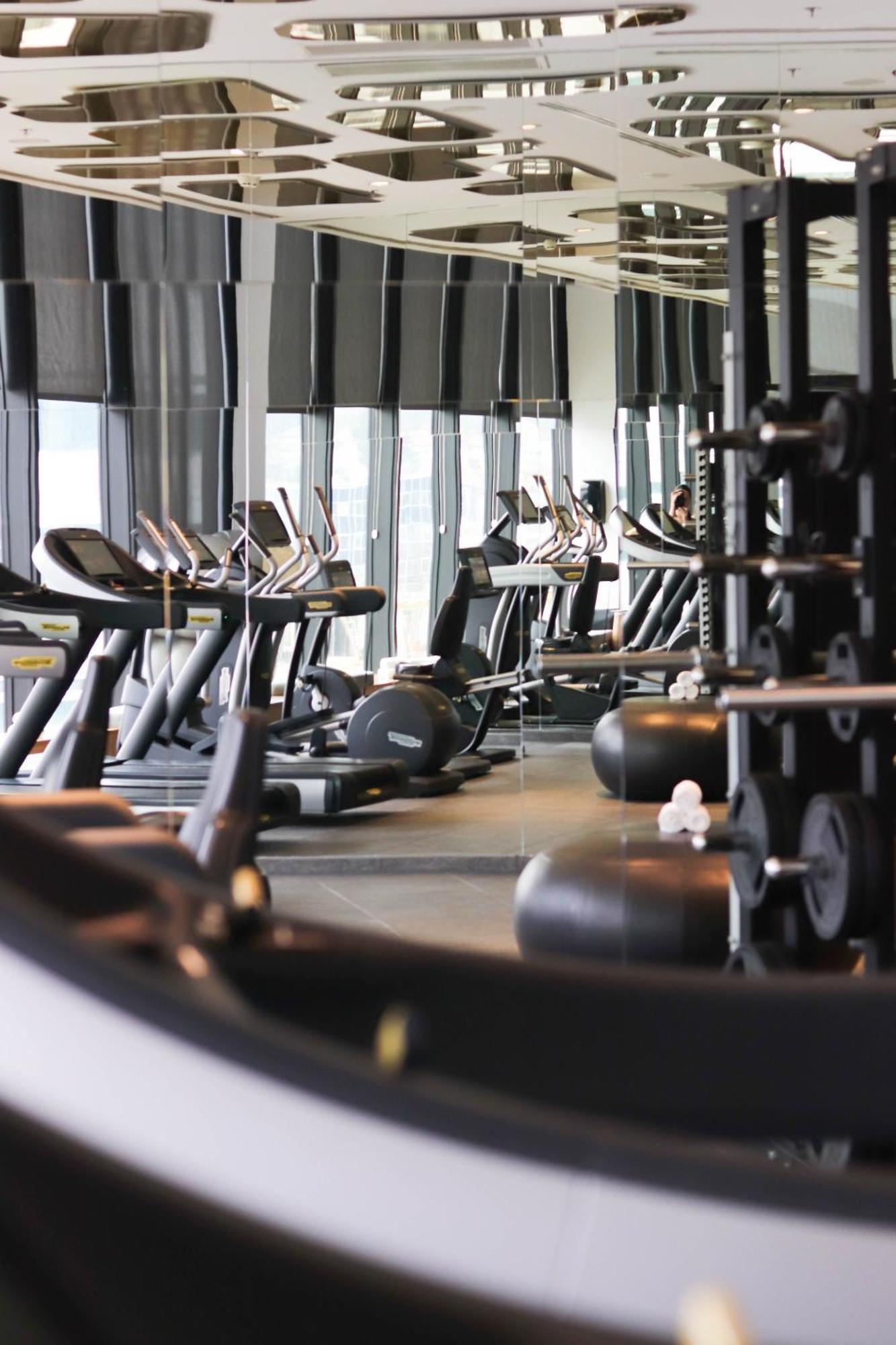 Swissotel SJJ Buitenkant foto The gym at the 57th floor